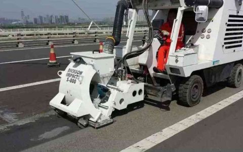 國(guó)產(chǎn)車載式路面拋丸機(jī)